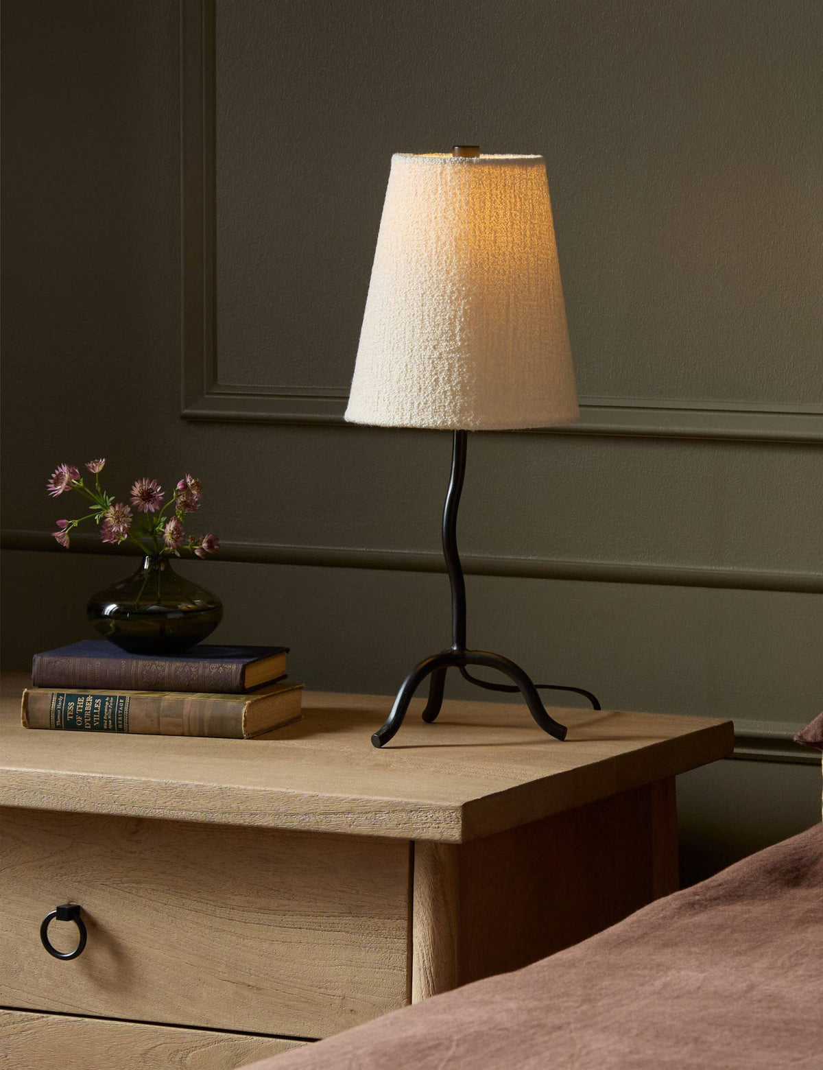 Justino Table Lamp bedside lamp front view