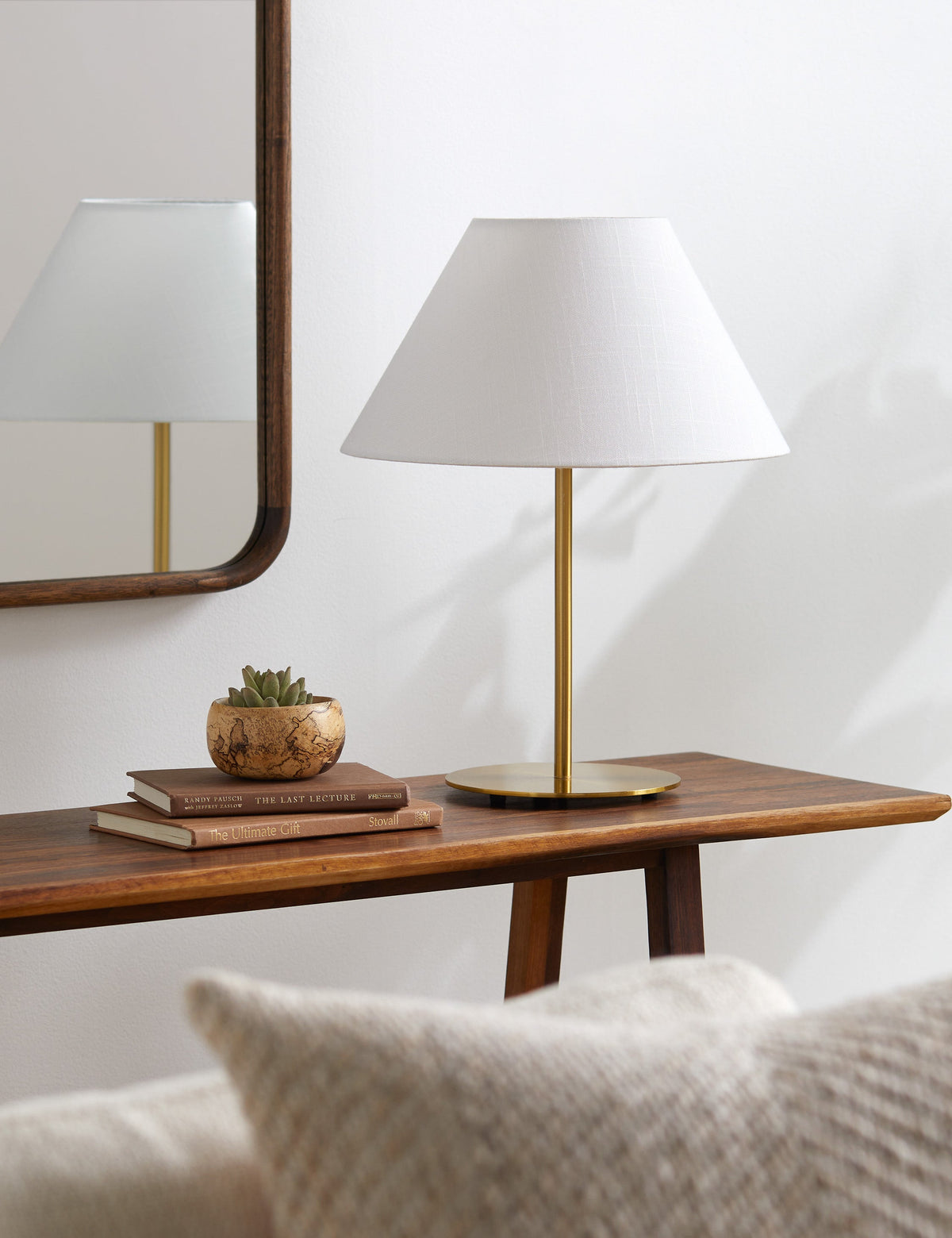 Sindre Table Lamp bedside lamp front view